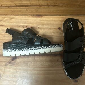 Jambu Delight leather wedges